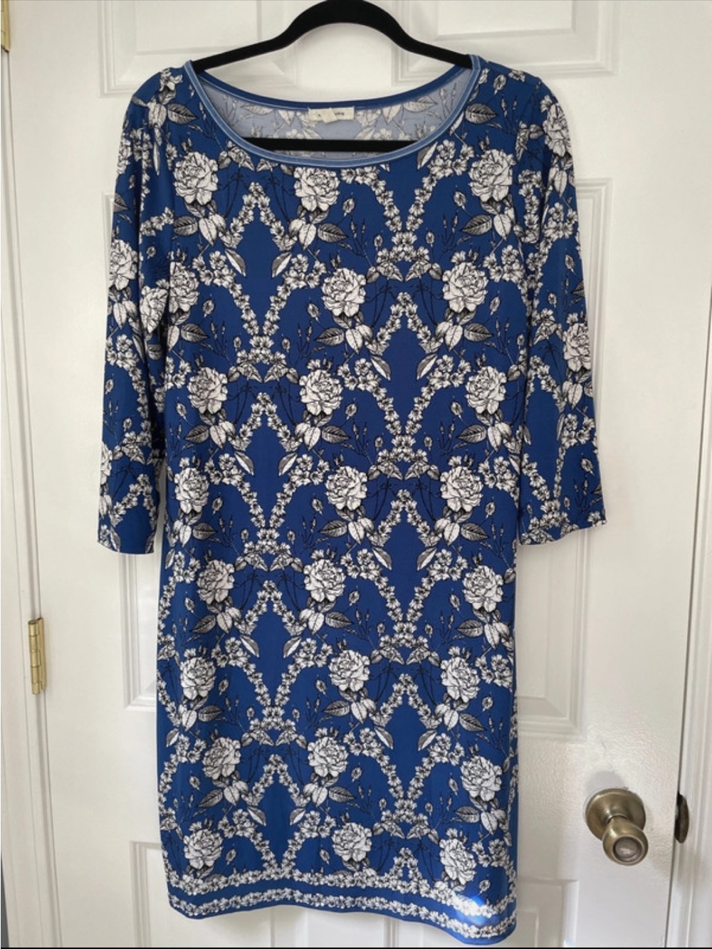 Max Studio blue floral print dress with 3/4 sleeves size Medium